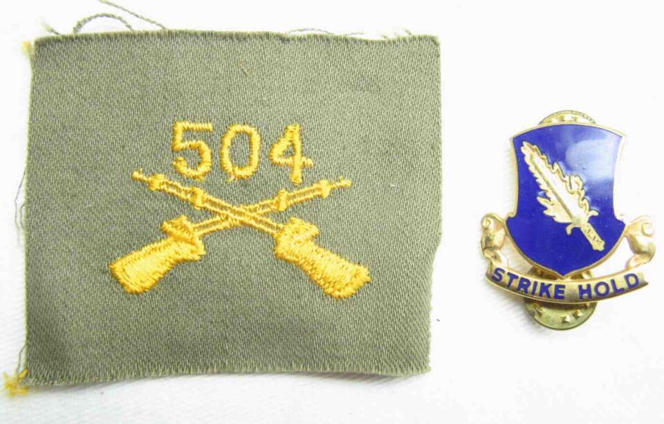 US 508th Parachute Infantry Regiment modern DI and Pre-Vietnam color sew on officers collar cross rifles.