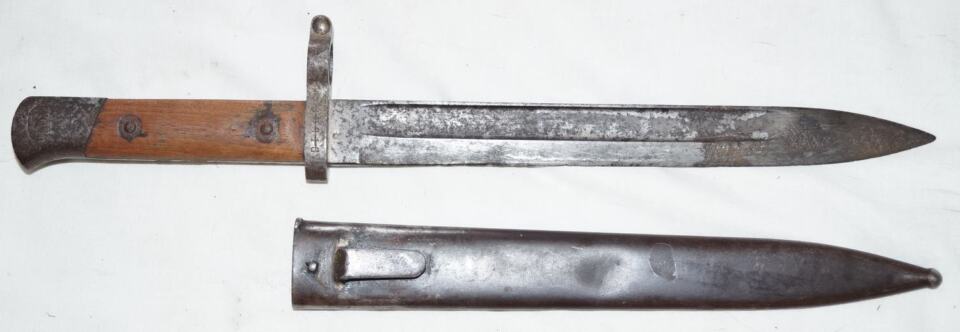 RG1886 bayonet with scabbard.