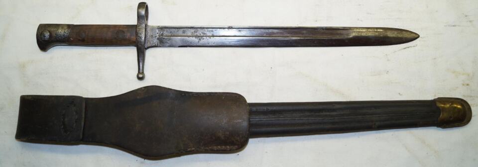 Sciabola Baionetta Modello 1870-87-91-15 with brass bound leather scabbard and brown colonial frog.