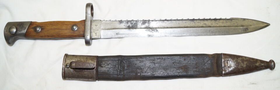 S71/84mS Sawback bayonet with scabbard.