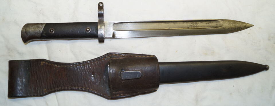 Siamese Issued RG1888/95 bayonet with scabbard and frog.