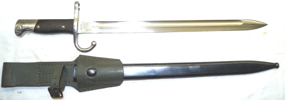 M1909 bayonet with MATCHING scabbard and frog.