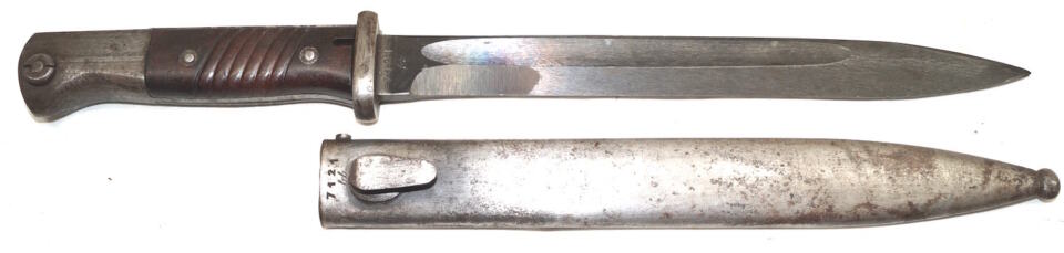 S94/98 bayonet with matching scabbard.