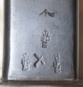 P1907 bayonet with almond stud scabbard.