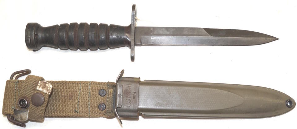 M4 leather grip bayonet with M8A1 scabbard.