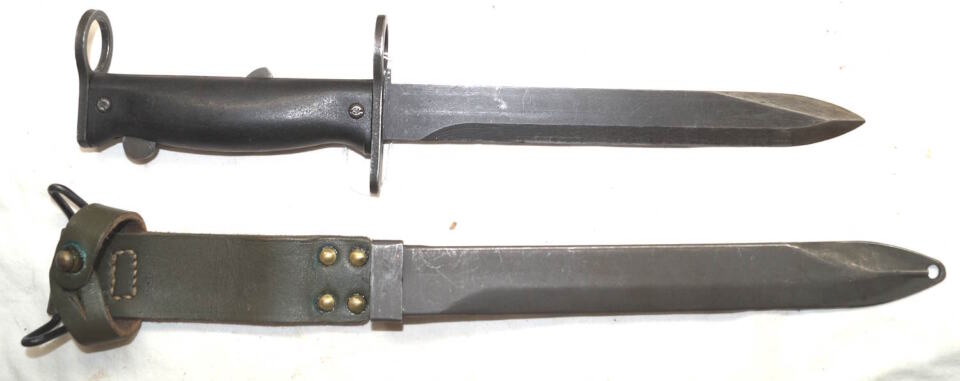 Mle.1958 bayonet with scabbard and green leather integral frog.