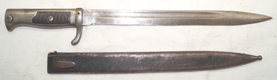 Ersatz bayonet with scabbard.