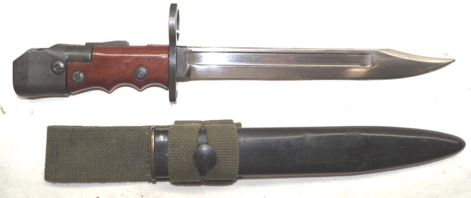 No.7 Mk3/L bayonet with scabbard and frog.