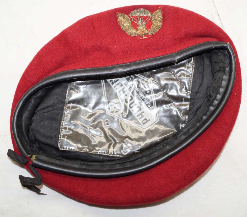 ORIGINAL Vietnam ARVN Maroon Paratooper Beret Approximately size 6 1/2