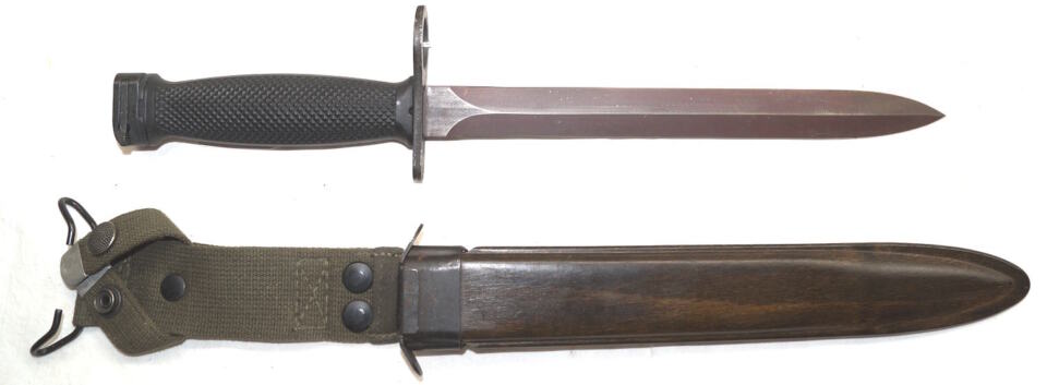 Eickhorn Double Edged long commercial M7 bayonet with scabbard.
