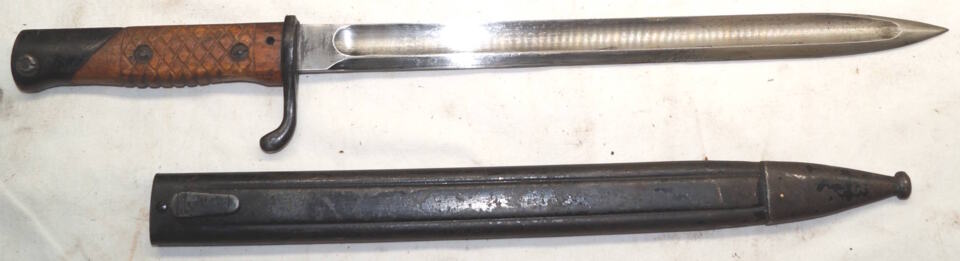 S14 GOTTSCHO bayonet with odd scabbard.