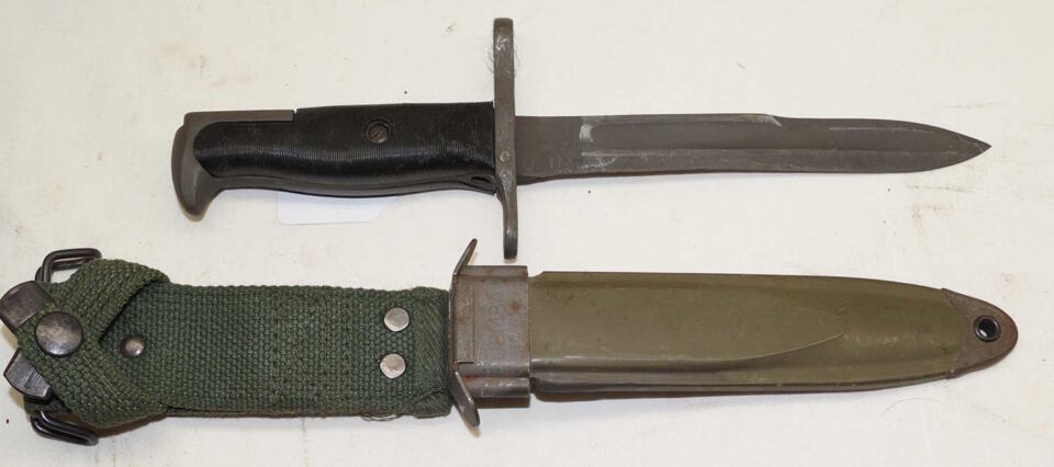 M5 bayonet with M8A1 scabbard MISSING CATCH ASSY.