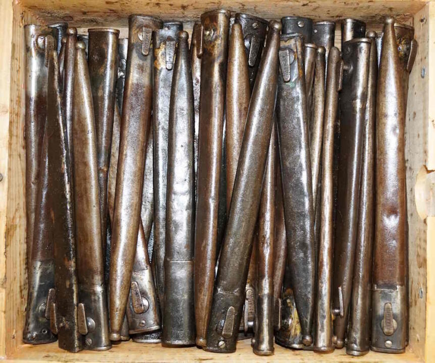 – Loose Turk shortened Yugoslavian M1924 scabbards.